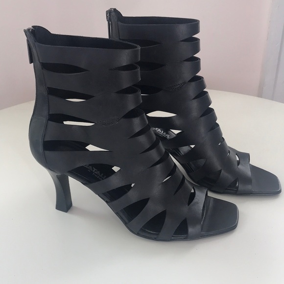 Aquatalia Shoes - Aquatalia leather sandals in black, size 9